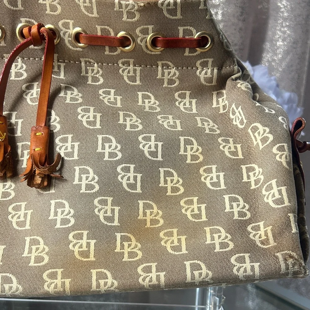 Dooney & Bourke‎ Tan and Cream Signature Logo Tote